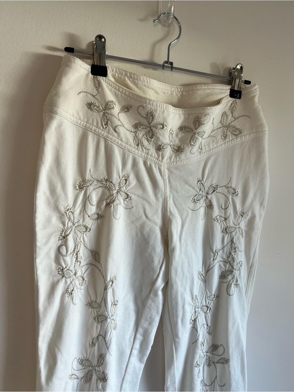 Kimchi Blue Embroidered White Women’s Pants - Picture 3 of 6